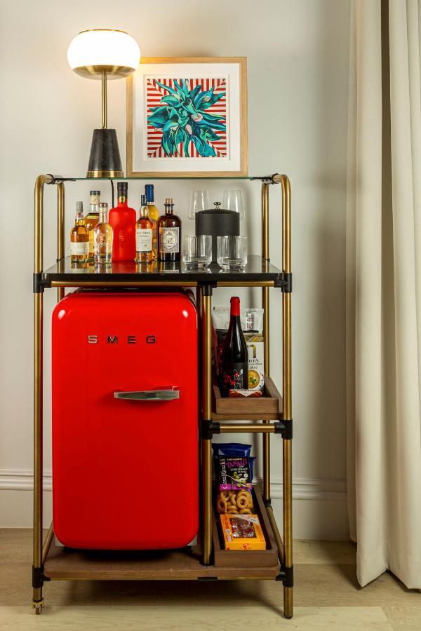 Virgin Hotels Εδιμβούργο Εξωτερικό φωτογραφία A bar cart with a refrigerator