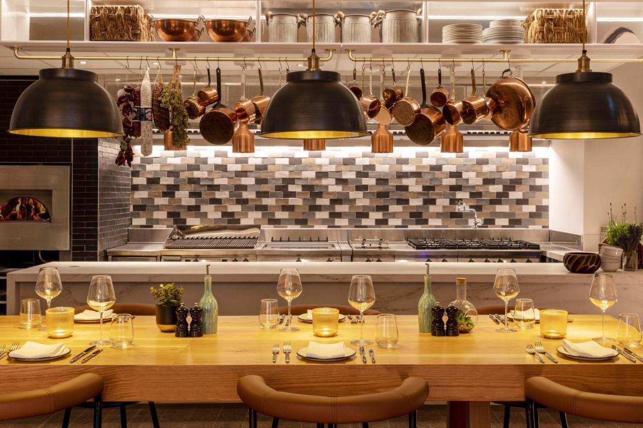 Virgin Hotels Εδιμβούργο Εξωτερικό φωτογραφία The open kitchen at The Ivy Temple Row
