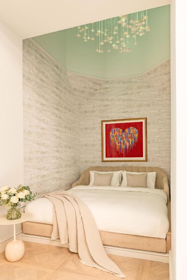 Virgin Hotels Εδιμβούργο Εξωτερικό φωτογραφία A bedroom with a bed