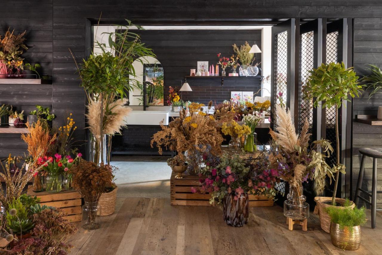 Virgin Hotels Εδιμβούργο Εξωτερικό φωτογραφία Flower arrangement at the Flower Market