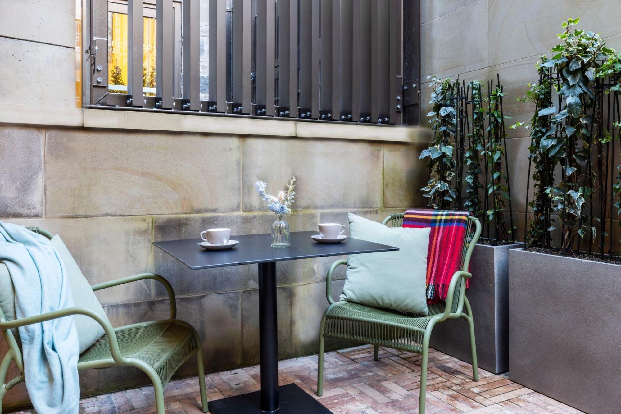 Virgin Hotels Εδιμβούργο Εξωτερικό φωτογραφία The courtyard at the hotel